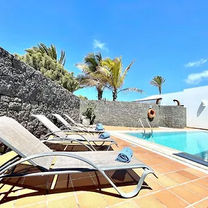 villas-mamma-mia-playa-blanca-lanzarote.in-canary-islands.com/
